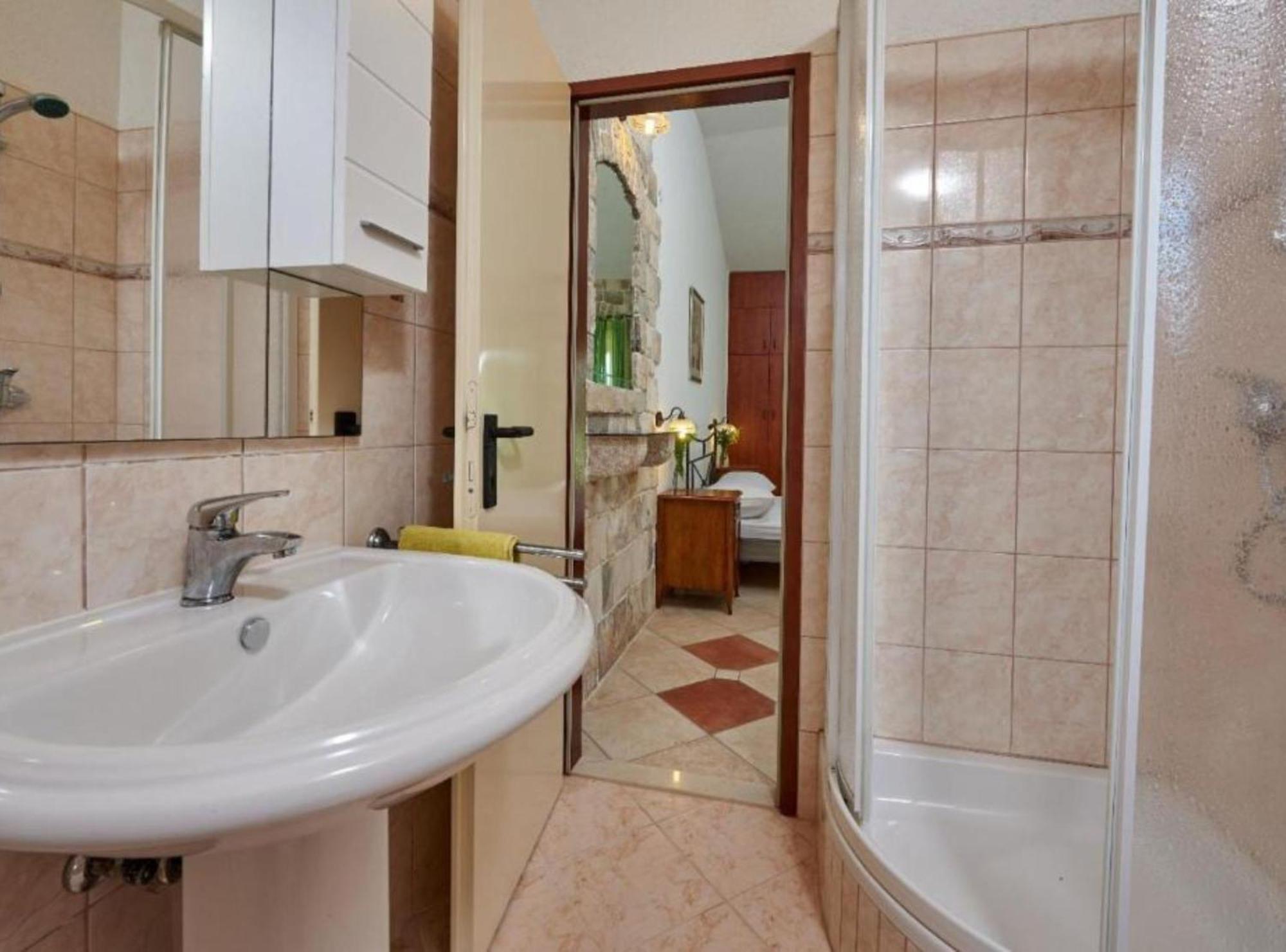 Krknjasi Hotel Veliki Drvenik Kültér fotó