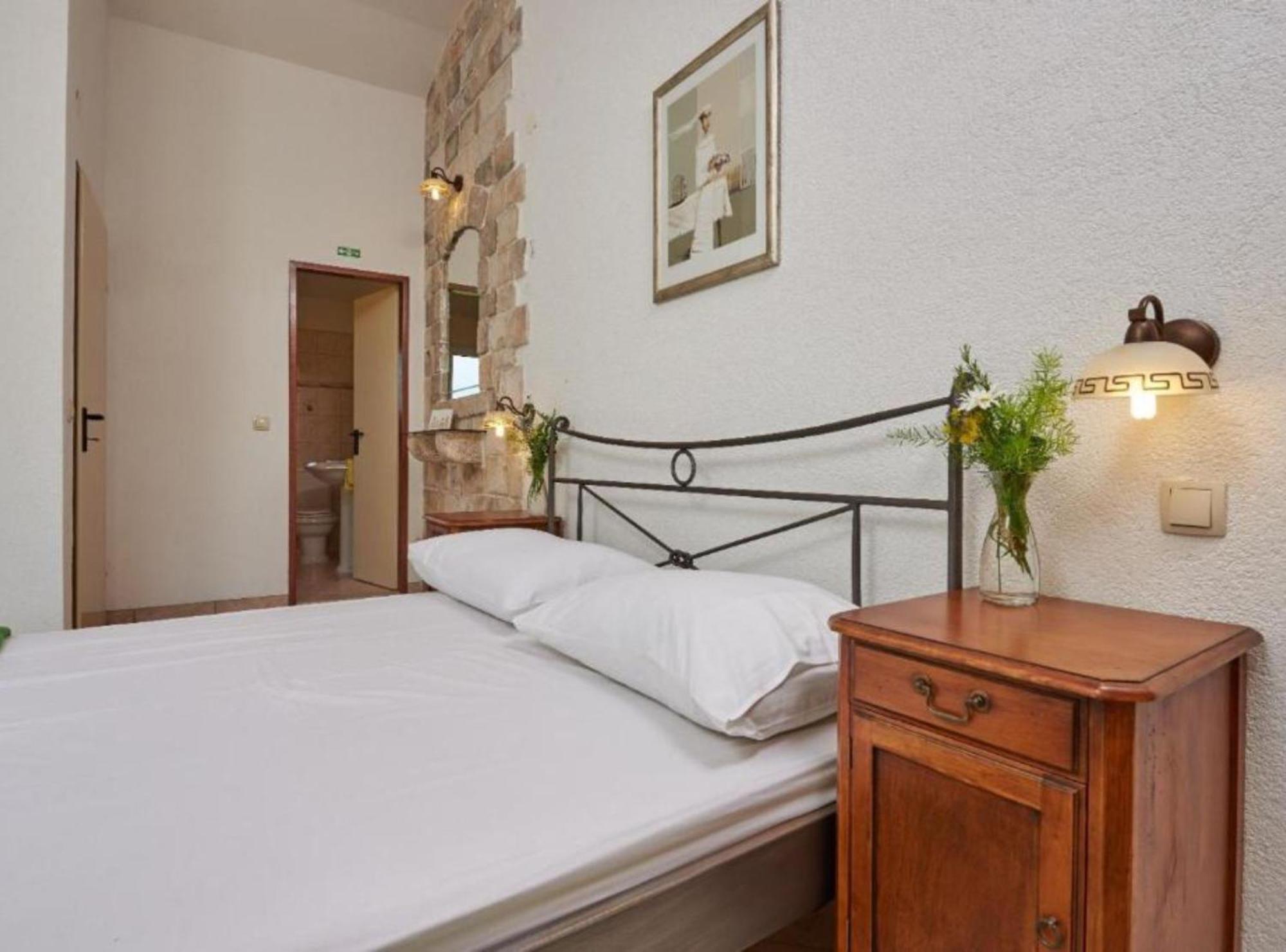 Krknjasi Hotel Veliki Drvenik Kültér fotó