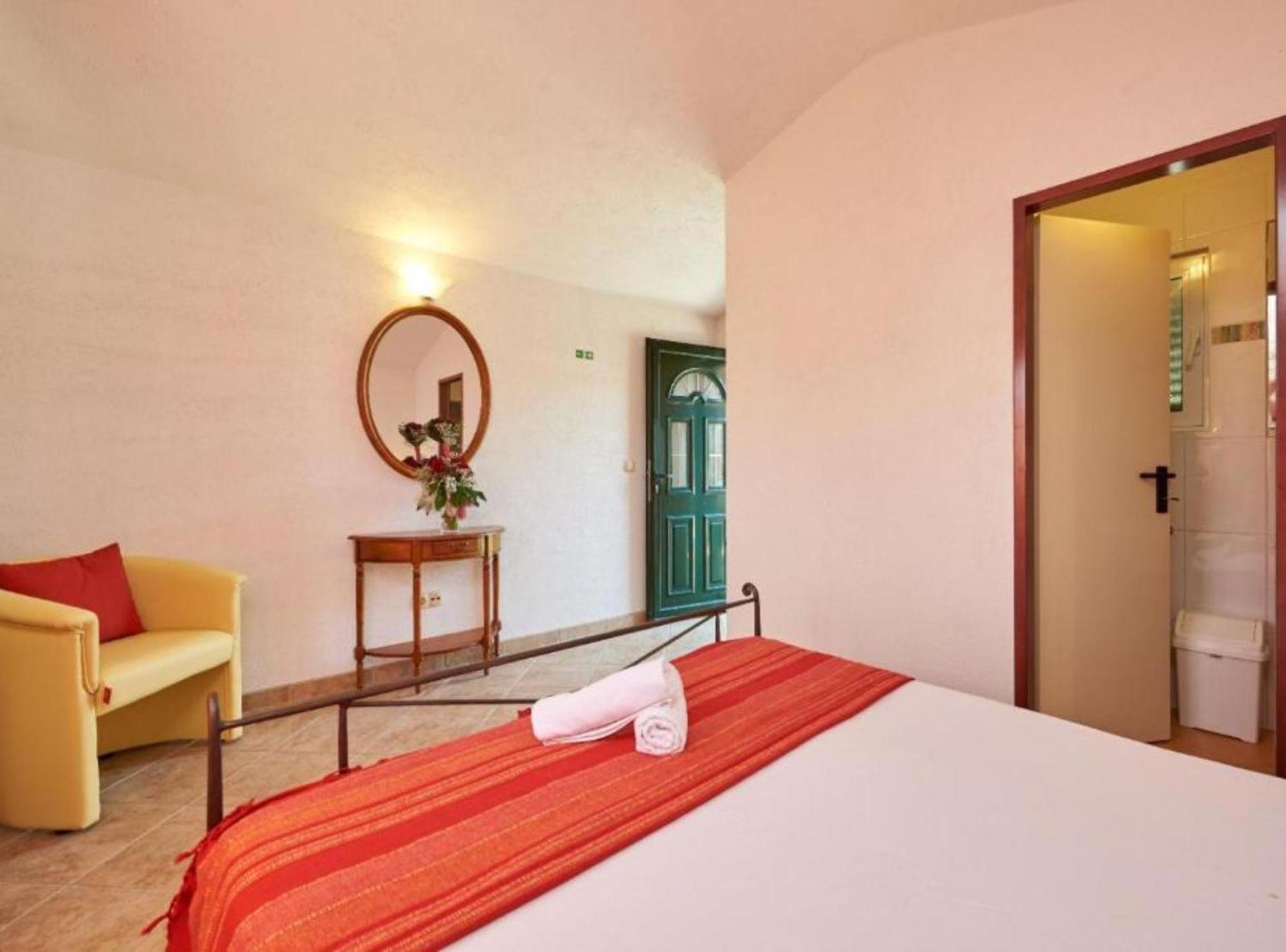 Krknjasi Hotel Veliki Drvenik Kültér fotó