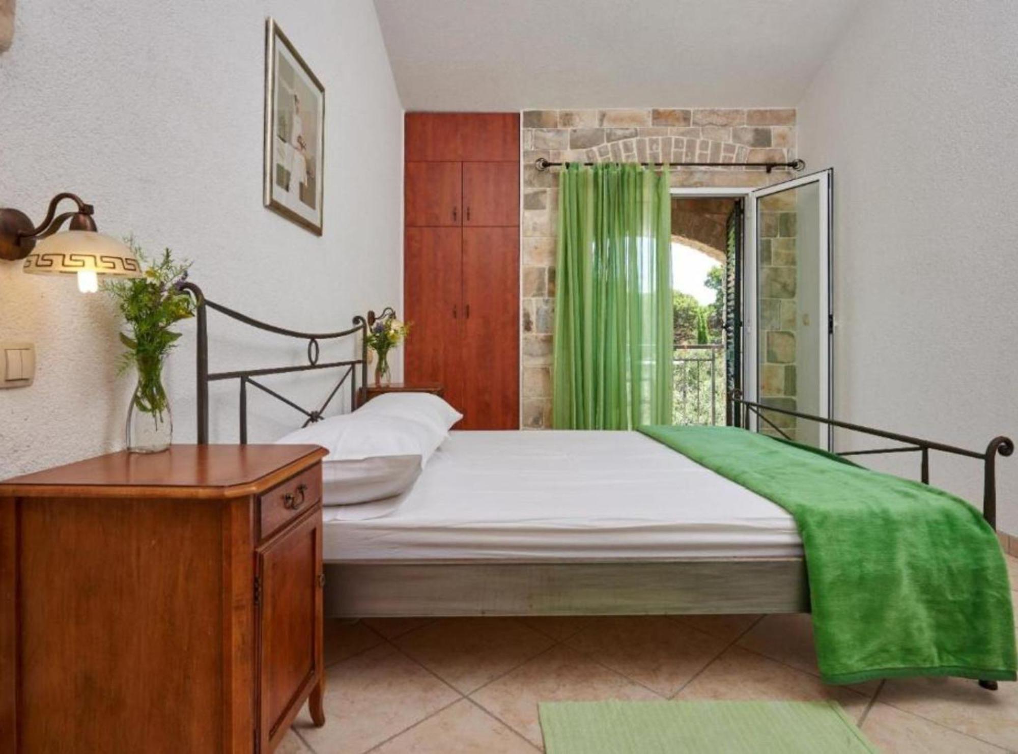 Krknjasi Hotel Veliki Drvenik Kültér fotó